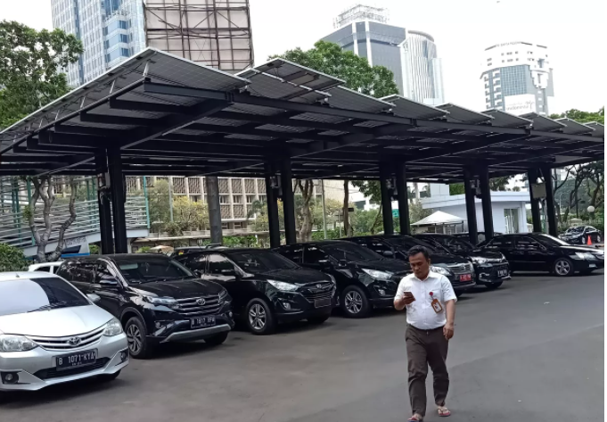 Kompas | Perizinan Berbelit Pemasangan PLTS Atap Dikeluhkan